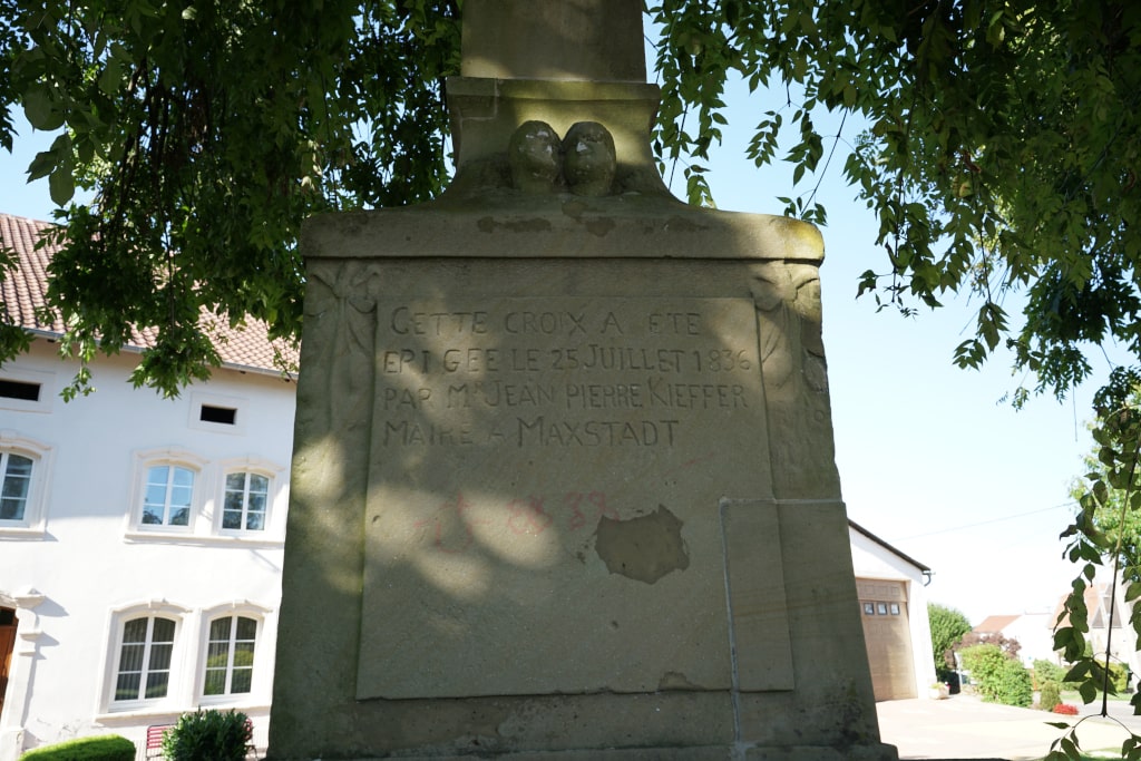 Pied de la croix Commune Maxstadt Casas - Moselle